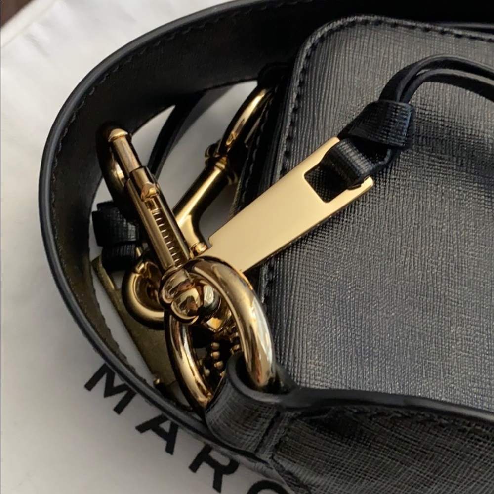 Marc Jacobs all black snapshot - Picture 2 of 3